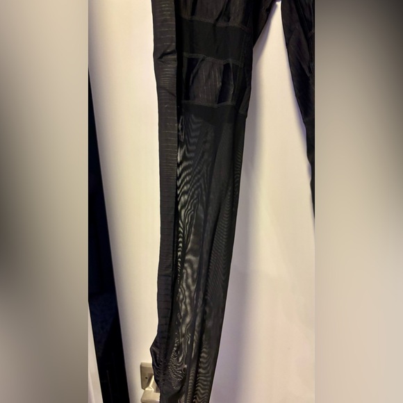 Puma Black Performance Leggings with Sheer details on lower leg area size medium - Picture 3 of 5